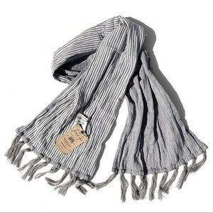 NWOT Gilded age double faced scarf 🧣